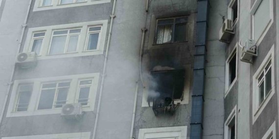 Apartmanda yangın paniği: 5 kişi dumandan etkilendi