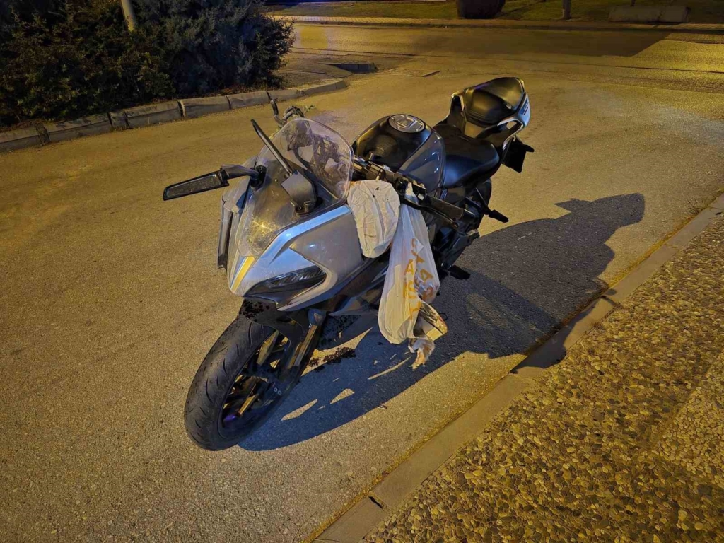 Alkollü sürücünün kullandığı motosiklet kaza yaptı: 2 yaralı