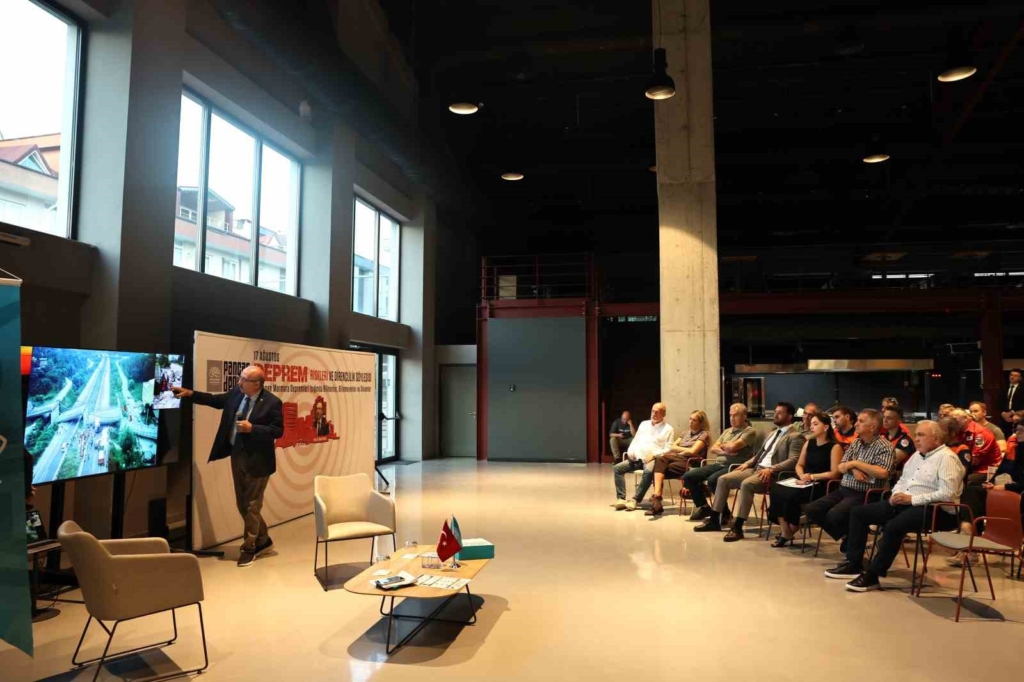 Nilüfer’de Prof. Dr. Okan Tüysüz’den deprem uyarıları