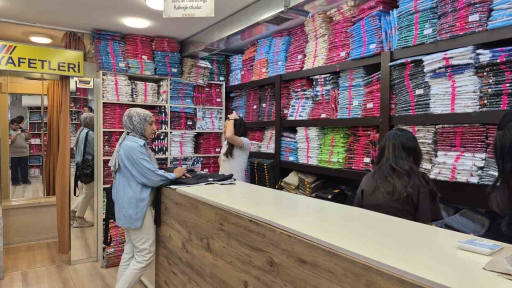 Okul kıyafetlerinde hareketlilik başladı: En uygun set 2 bin liradan başlıyor