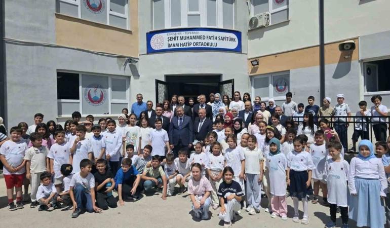 Vali Yılmaz, TÜGVA Eskişehir Yaz Okulu’nda öğrencilerle buluştu