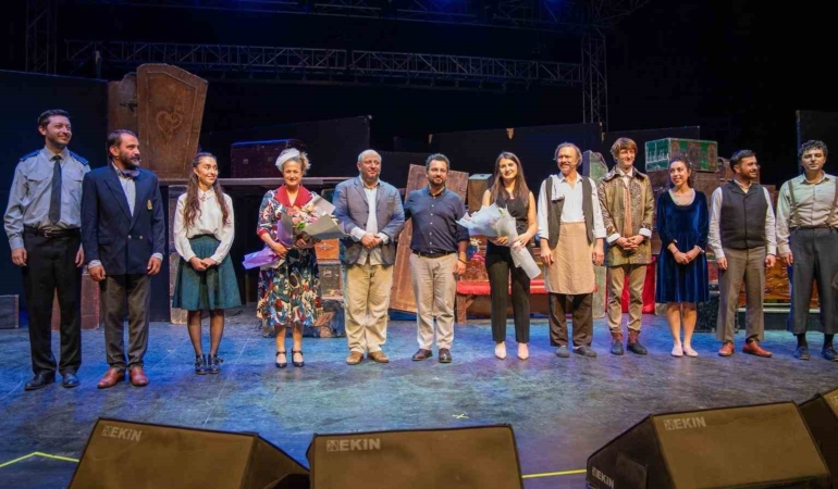 Bursa’da sahnelenen ‘Cimri’ye tiyatroseverlerden alkış yağmuru