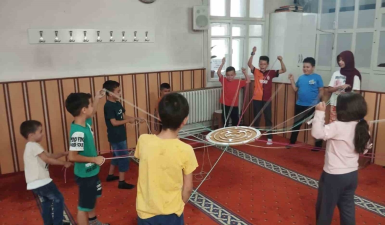Şuhut’ta yaz Kur’an kursu öğrencilerine “Dijital Köprüler” etkinliği