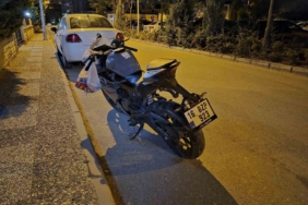 Alkollü sürücünün kullandığı motosiklet kaza yaptı: 2 yaralı