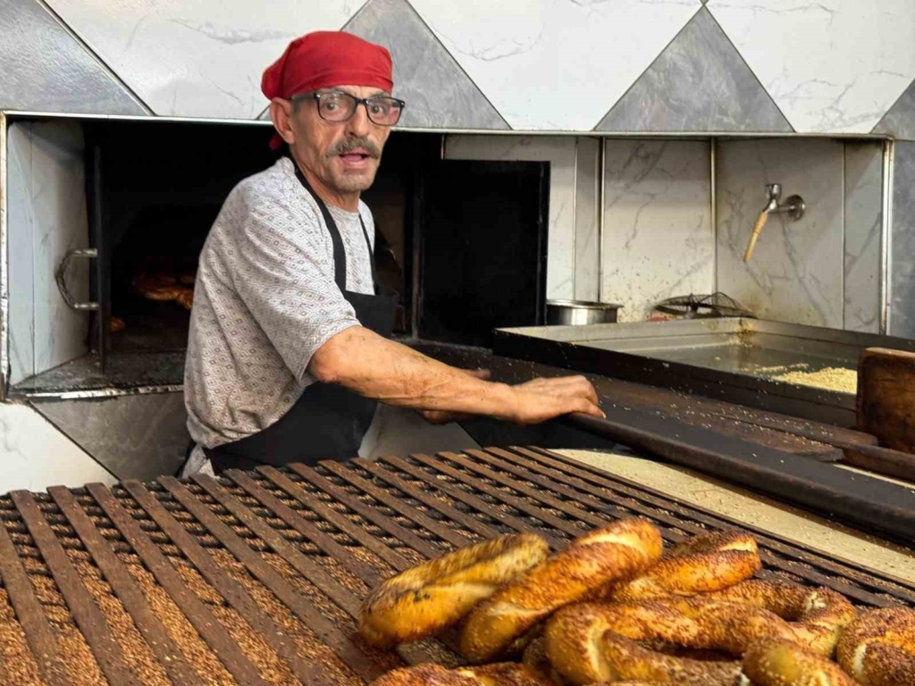 Eskişehir’de soyadıyla mesleği özdeşleşen simit ustası