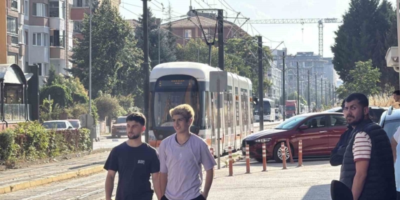 Eskişehir’de tramvayın çarptığı yaya yaralandı