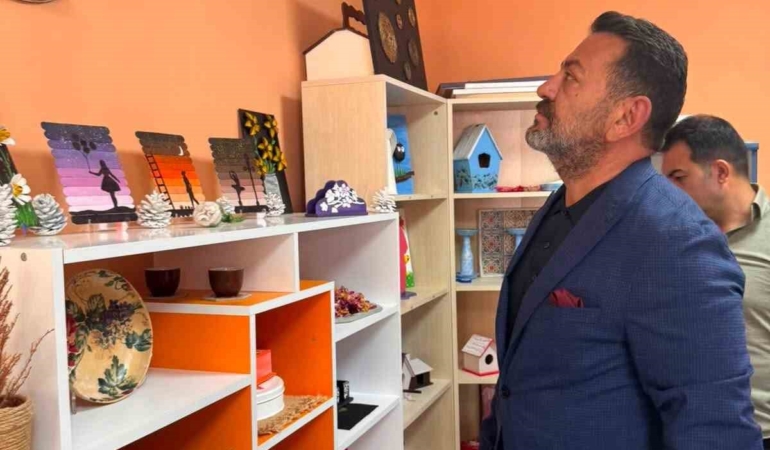 Bilecik’te özel ihtiyaçlı gençlerin el emeği eserleri beğeni topladı