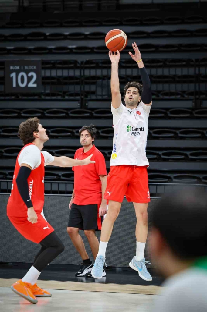 A Milli Erkek Basketbol Takımı, Türk Hava Yolları DBB Süper Kupa için Almanya’ya gitti