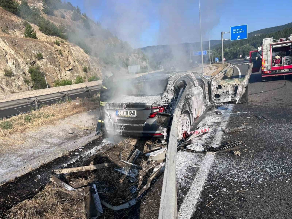 Bilecik’te otomobil bariyere çarpıp alev aldı: 3 astsubay yaralandı