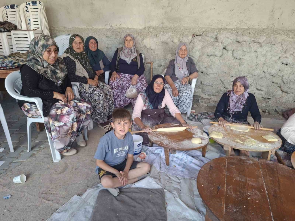 Gemiç mahallesi sakinlerinin geleneksel hale getirdikleri Gözleme Günü