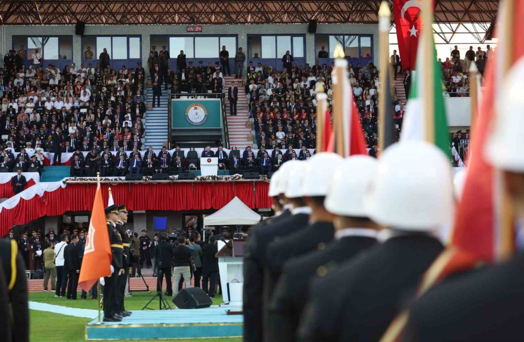 Cumhurbaşkanı Erdoğan: "Birileri 30 yıl öncesinin kodları içinde gelişmeleri ele almaya çalışırken, biz yeni sistemin kutup başlarından biri olmak için ne gerekiyorsa onu yapıyoruz"
