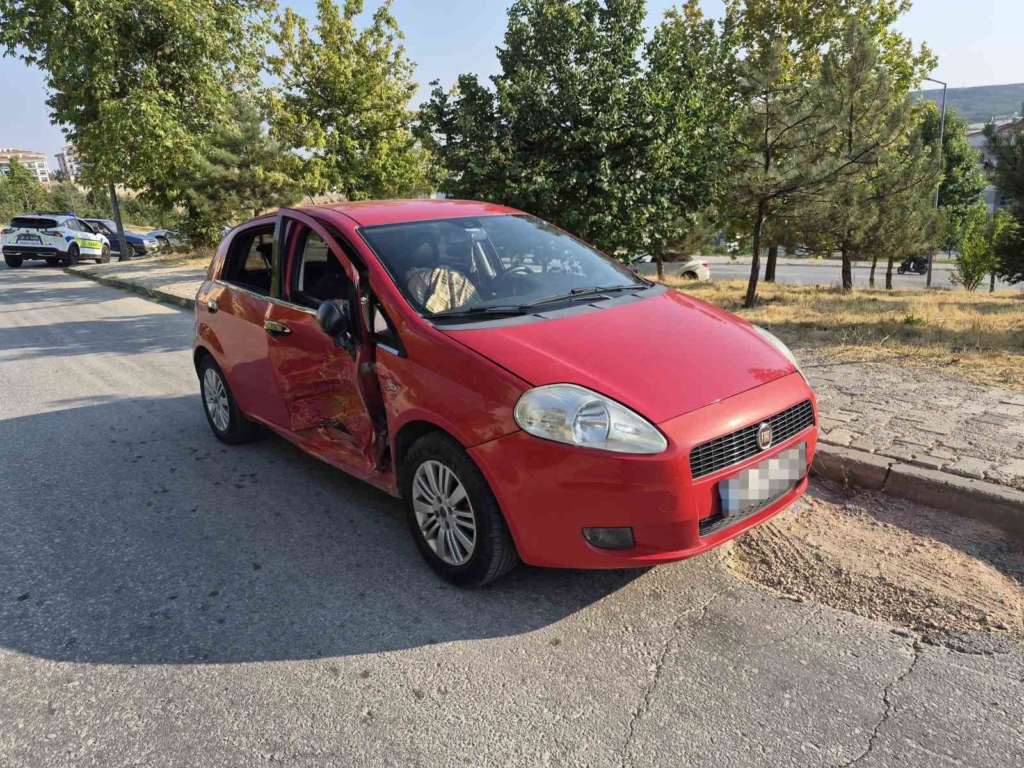 Eskişehir’de otomobille ticari taksi çarpıştı: 6 yaralı