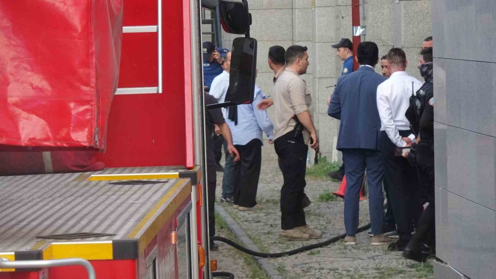 Erzurum Adliyesi’nde yangın: 2 kişi dumandan etkilendi