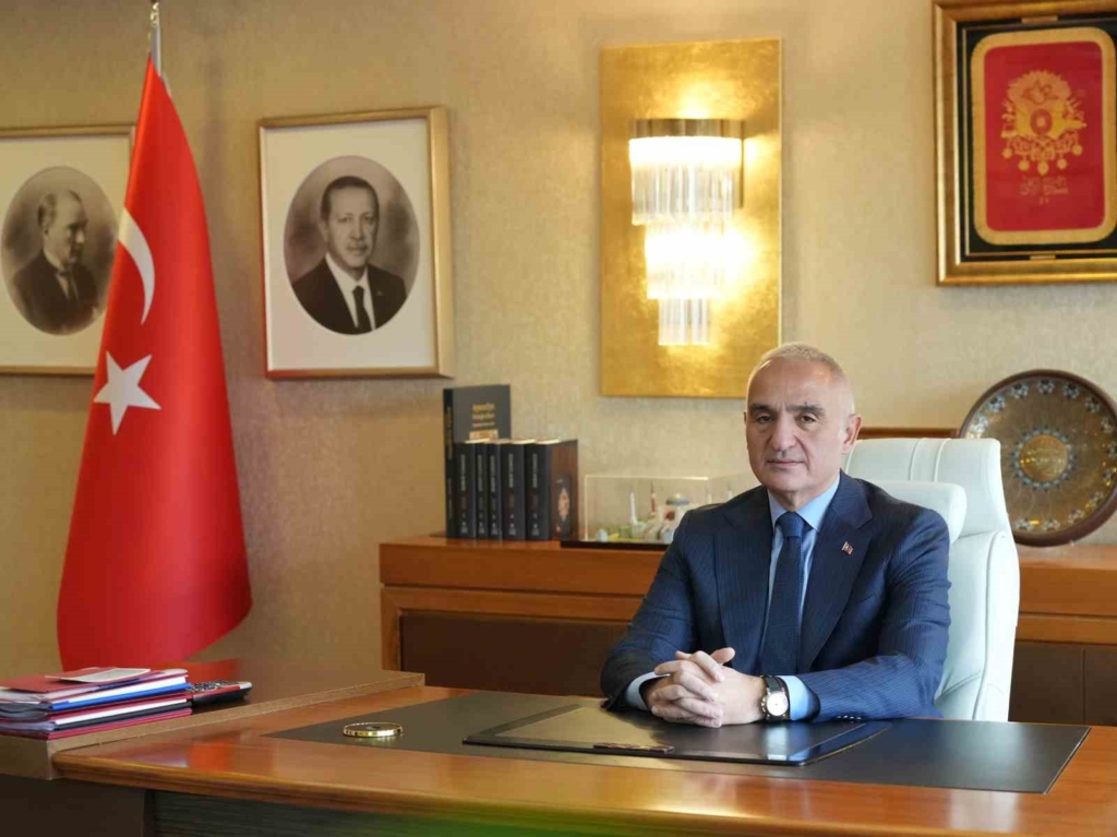 Bakan Ersoy: Tralleis’te 2 bin yıllık 300 kişilik antik havuz gün yüzüne çıkarıldı