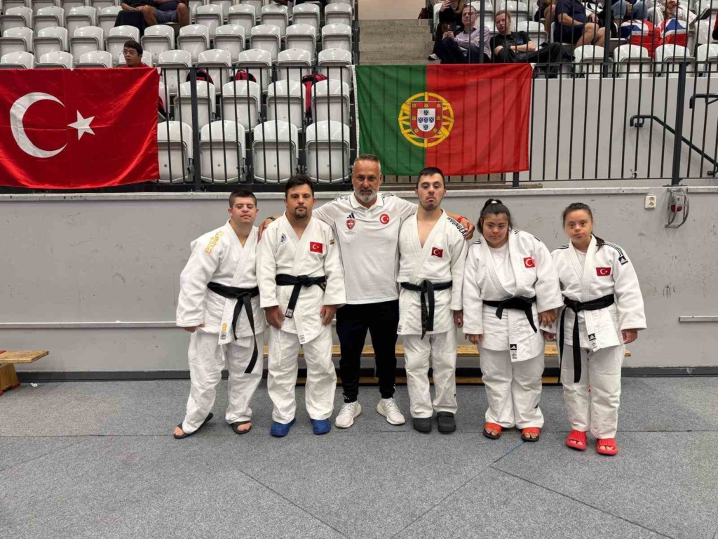 Özel Sporcular Down Judo Milli Takımı namağlup dünya şampiyonu