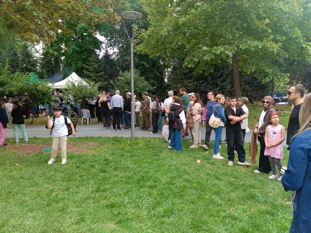 AK Parti Aile Pikniği’nde 25 bin yemek fişi 1 saatte tükendi