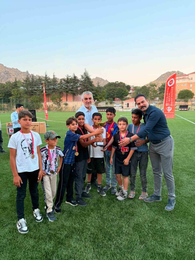 Sivrihisar’da yaz Kur’an kursları kapanış şöleni coşkuyla gerçekleştirildi
