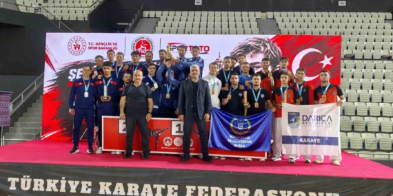 Büyükşehir sporcuları madalyaları topluyor