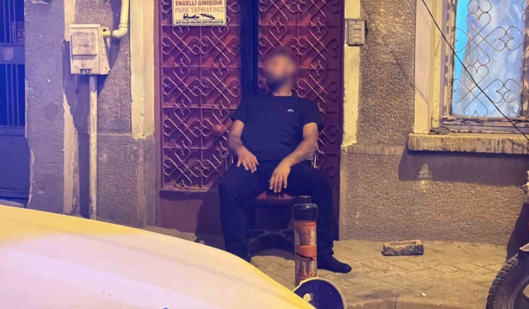 Eskişehir’de sandalyede sızan alkollü şahıs polisi harekete geçirdi