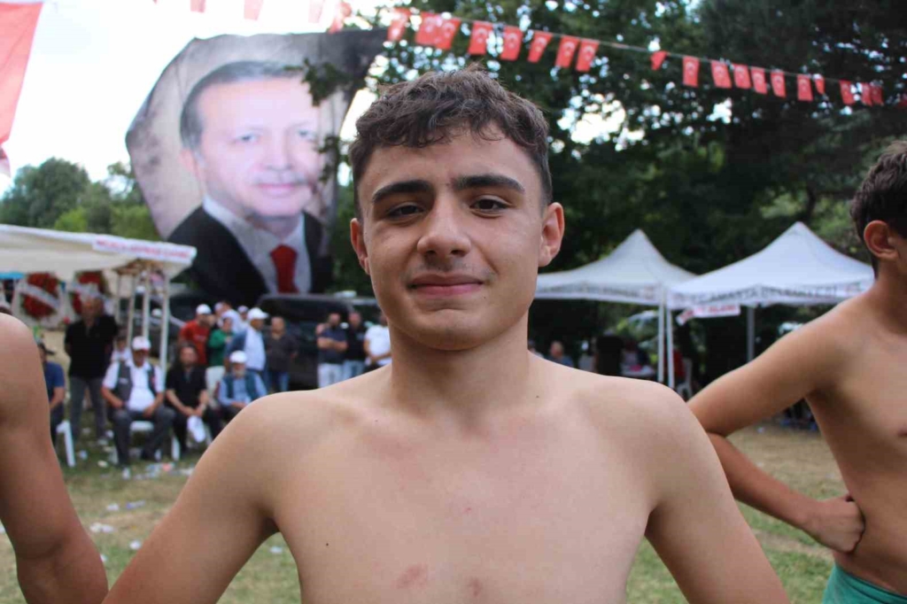 Kispetteki yazıyı gören şaştı: Pehlivan Recep Tayyip Erdoğan