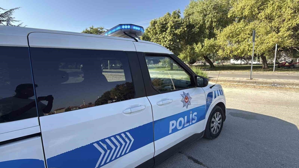 Sokak ortasındaki kavga sonrasında okulun önündeki çöp kutusunda tabanca çıktı