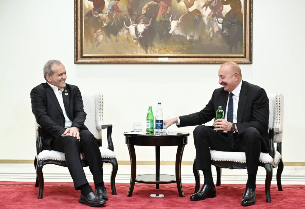 Azerbaycan Cumhurbaşkanı Aliyev, İran Cumhurbaşkanı Pezeşkiyan ile Bişkek’te görüştü