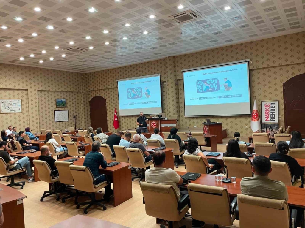Kütahya Emniyeti’nden uyuşturucuyla mücadelede farkındalık eğitimleri