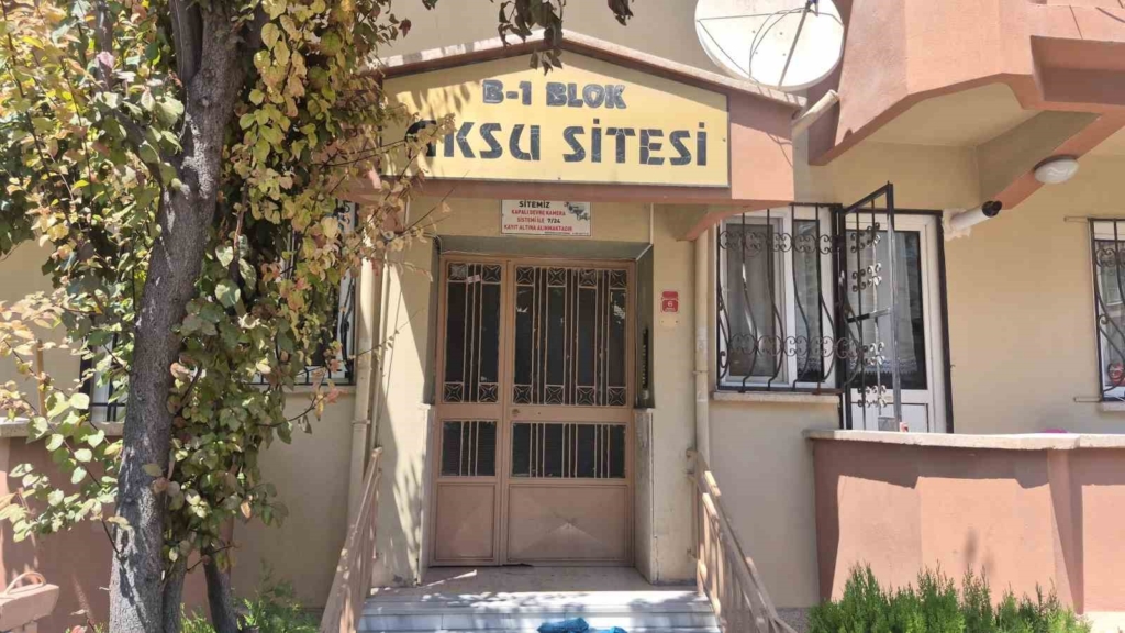 Hırsızların hedefi bu kez apartmanın çatı kapısı oldu