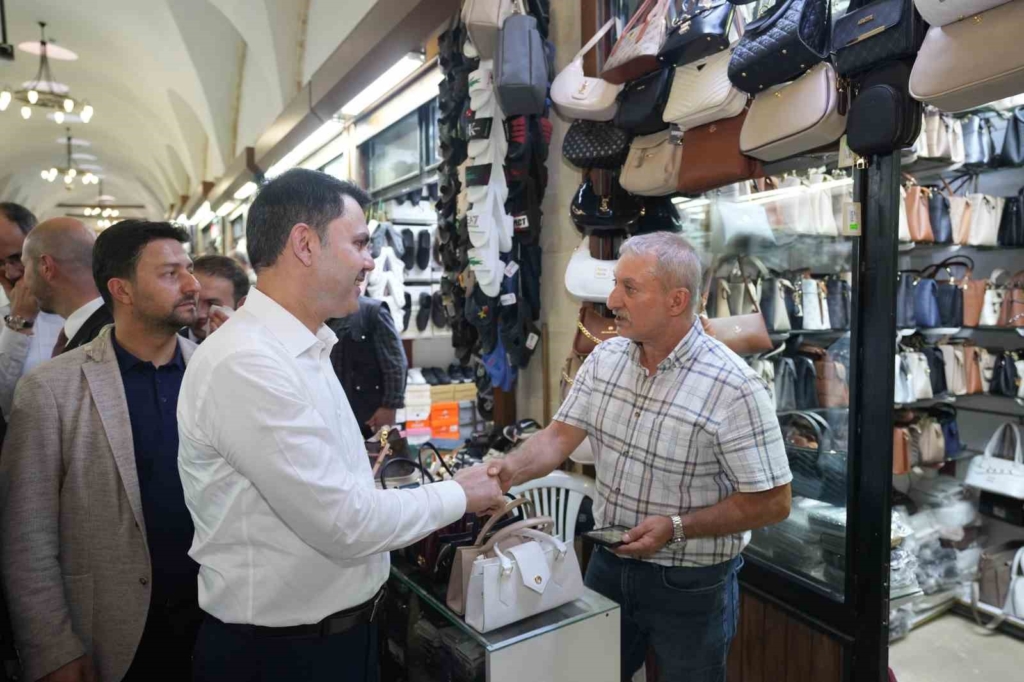 Bakan Kurum, Kahramanmaraş’ta Kapalıçarşı’yı ziyaret etti