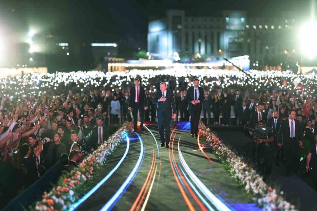 Cumhurbaşkanı Erdoğan: "Allah ömür ve sağlık verirse daha nice yıllar Türkiye’ye hizmet mücadelesi içinde olacağım"