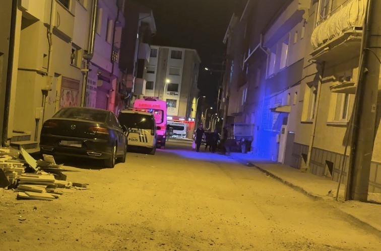 Yakınlarının haber alamadığı 40 yaşındaki adam evinde ölü bulundu, polis inceleme başlattı