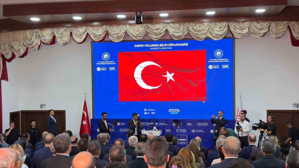 Bakan Kurum: "Dünyanın farklı bölgelerinde devam eden savaşlar enerji arz güvenliğini tehdit ediyor"