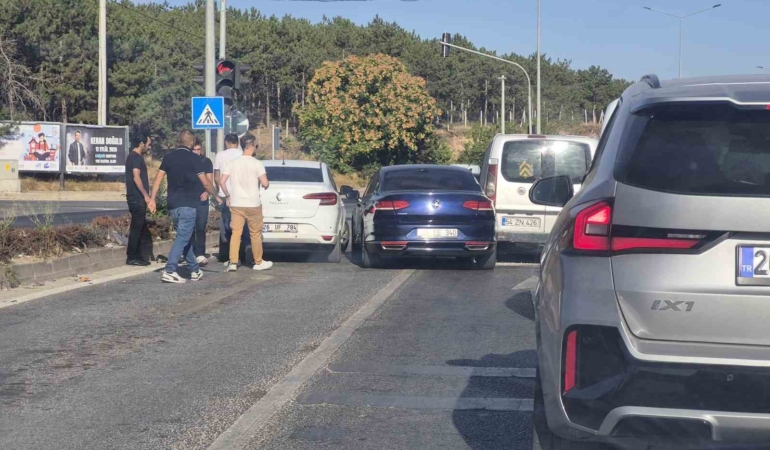 Eskişehir’de 3 aracın karıştığı kazada trafik normale döndü
