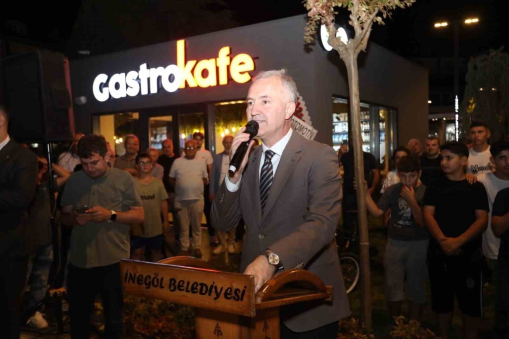 Alanyurt meydanı coşkulu törenle hizmete açıldı