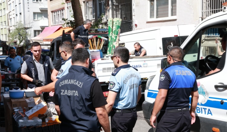 Osmangazi Belediyesi kaldırım işgallerine geçit vermiyor