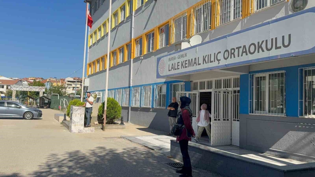 Gemlik ve Orhangazi adliyelerine alınacak 11 zabıt kâtibi için uygulama sınavı yapıldı
