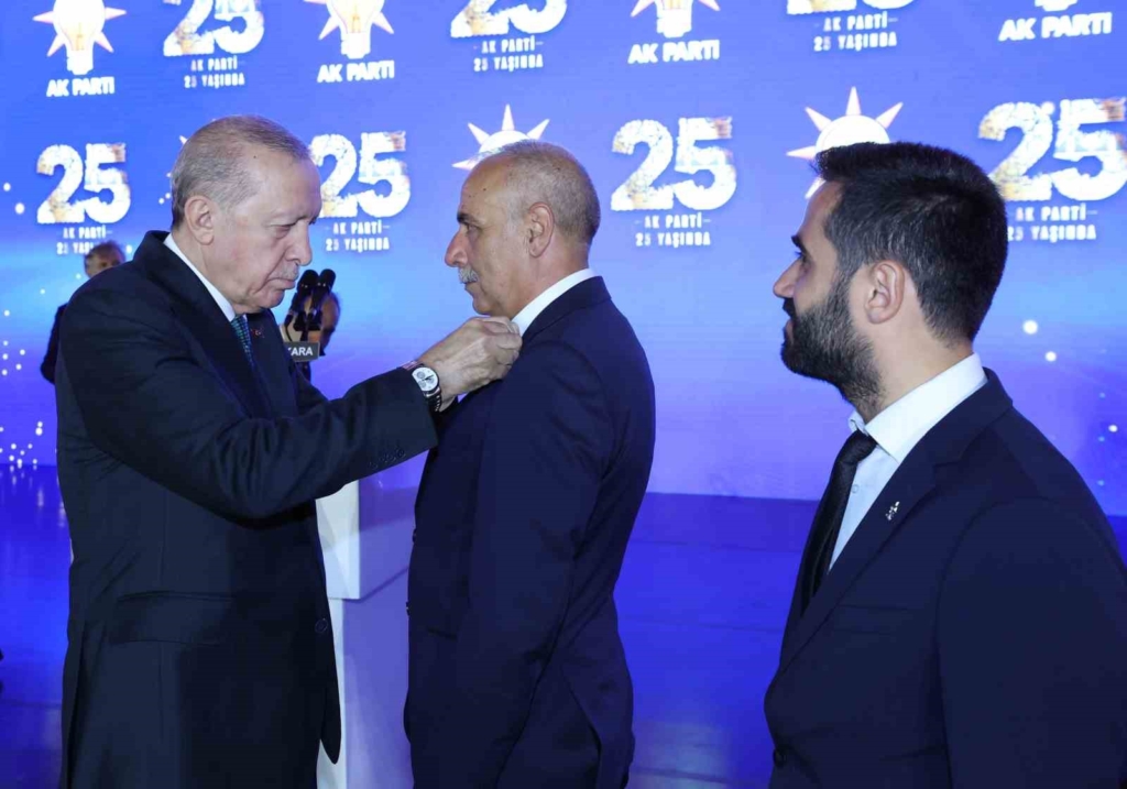 Cumhurbaşkanı Erdoğan: "Allah ömür ve sağlık verirse daha nice yıllar Türkiye’ye hizmet mücadelesi içinde olacağım"