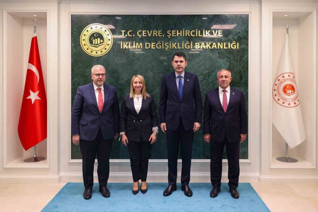 Bilecik heyeti Bakan Kurum’la yatırımları masaya yatırdı