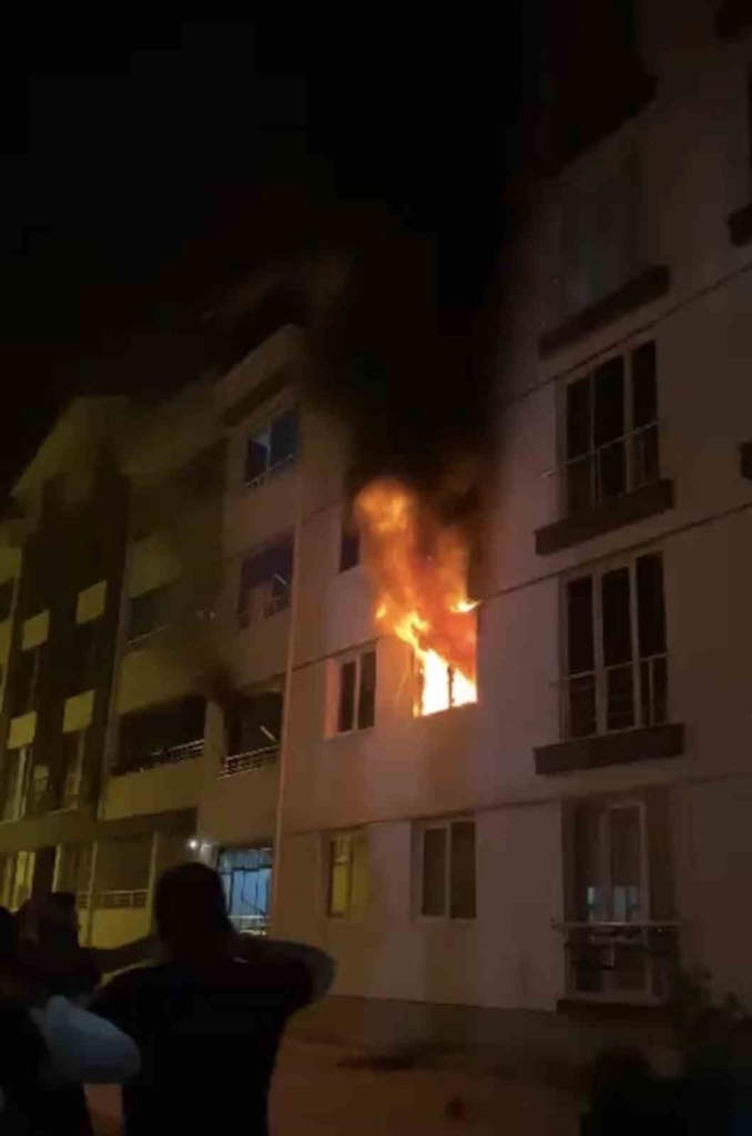 Tokat’ta apartman dairesinde yangın paniği: 4 kişi dumandan etkilendi