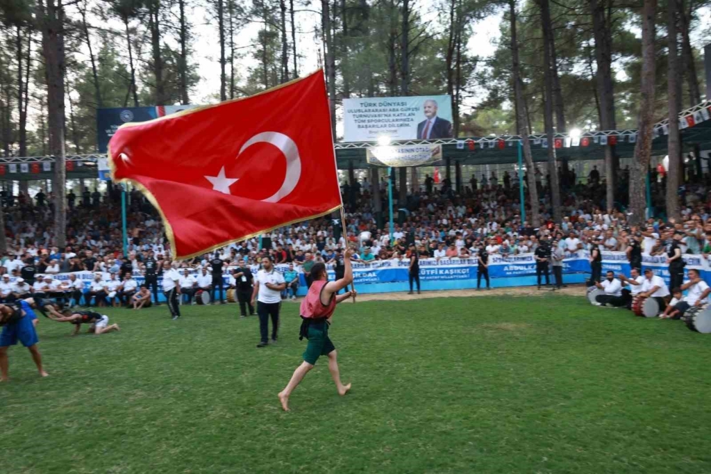 Aba Güreşi Festivali’nde güreş ağası Türk Devletleri Teşkilatı Aksakallar Heyeti Başkanı Binali Yıldırım oldu