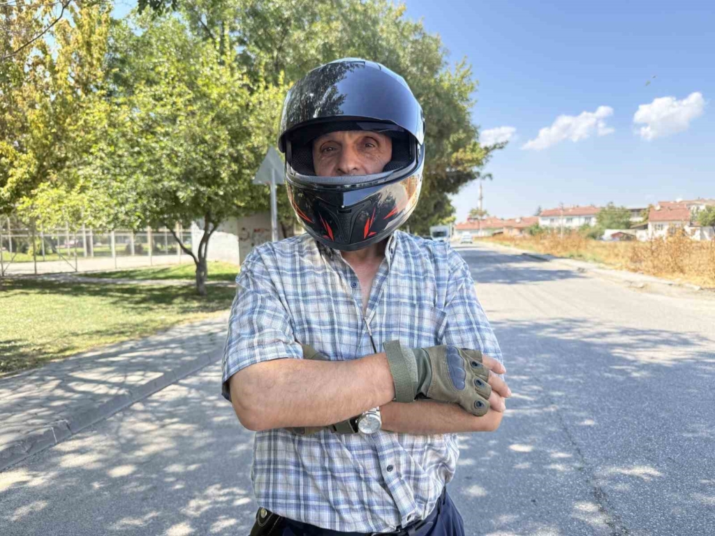 ’Tek teker’ üzerinde 4 bin kilometre gezen 60’lık delikanlıyı görenler şaşırıyor