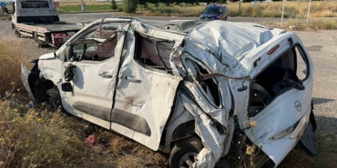 Hafif ticari araç takla attı: 1 ölü, 2 yaralı