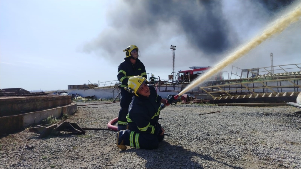 Azerbaycan’da petrol tankında çıkan yangına hızlı müdahale
