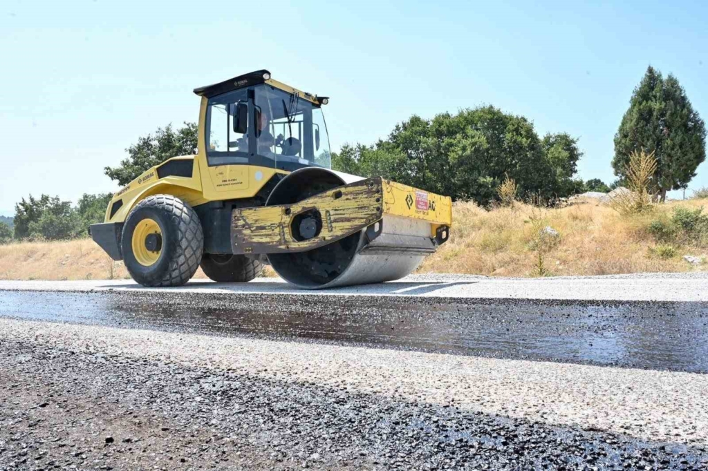 Büyükşehir Harmancık’ta da yolları yeniliyor