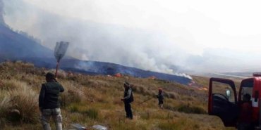 Endonezya’daki Bromo Dağı Milli Parkı’nda günlerdir süren yangın söndürülemiyor