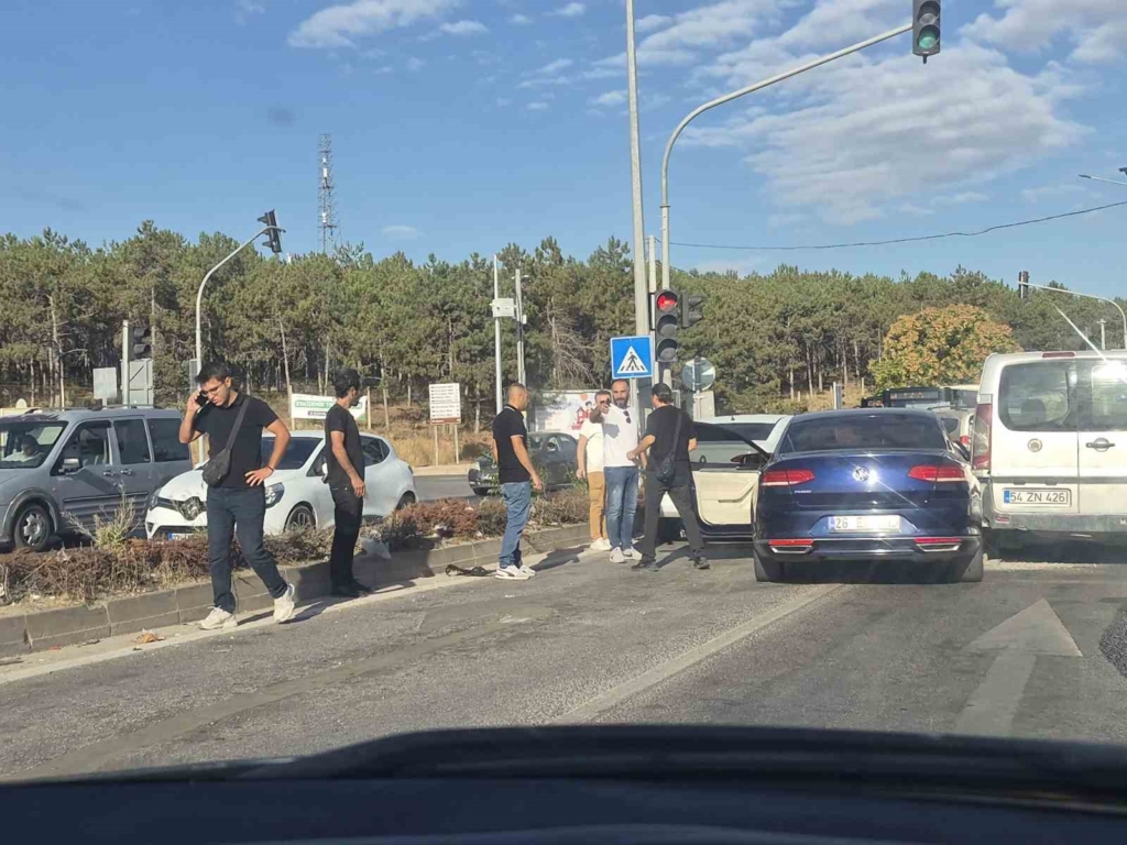 Eskişehir’de 3 aracın karıştığı kazada hasar oluştu