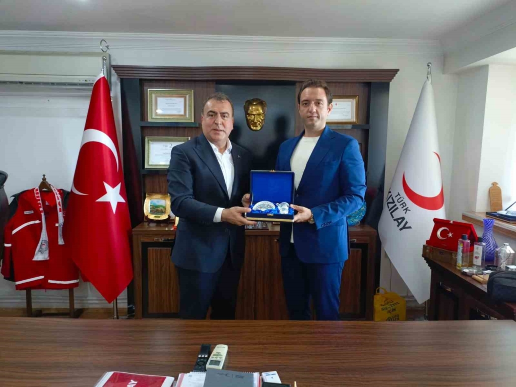 MHP Eskişehir İl Teşkilatı’ndan Kızılay’a ziyaret ve kan bağışı