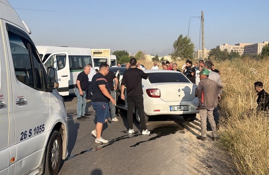 Eskişehir’de 2 araç kafa kafaya çarpıştı
