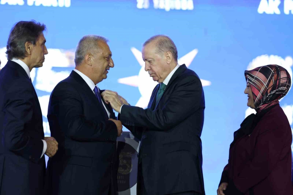 Cumhurbaşkanı Erdoğan: "Allah ömür ve sağlık verirse daha nice yıllar Türkiye’ye hizmet mücadelesi içinde olacağım"