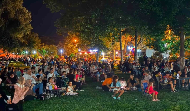 ‘Yaz sineması’ etkinliğine yoğun ilgi